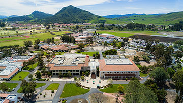 San Luis Obispo Campus Aerial在顶部